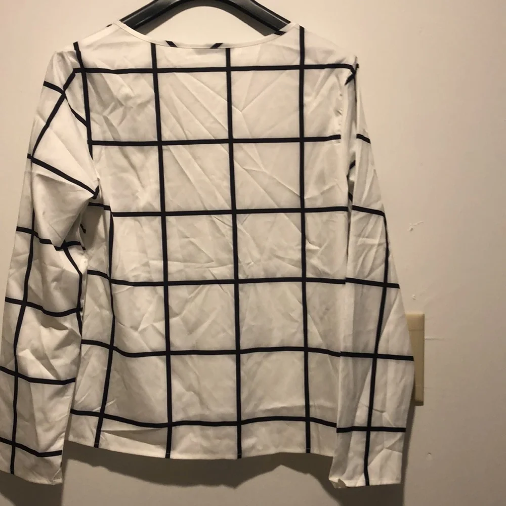 Shein medium top. - Picture 12 of 12